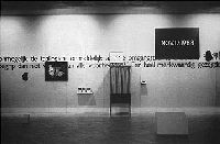 ヴィトゲンシュタインの引用と河原温らの二〇世紀の芸術作品を使ったコススのインスタレーション